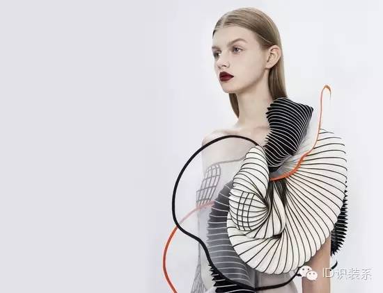 Dita Von Teese演绎全球第一件3D打印礼服