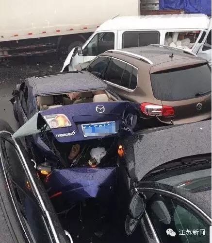 沪宁高速常州段56车连环追尾，已致2人死亡！