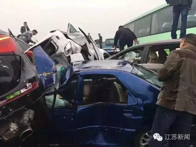 沪宁高速常州段56车连环追尾，已致2人死亡！