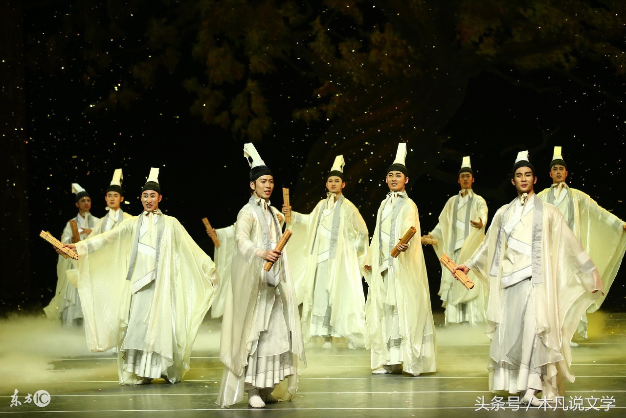 岂曰无衣，与子同裳；携幼共渡，相依为命暖寒冬