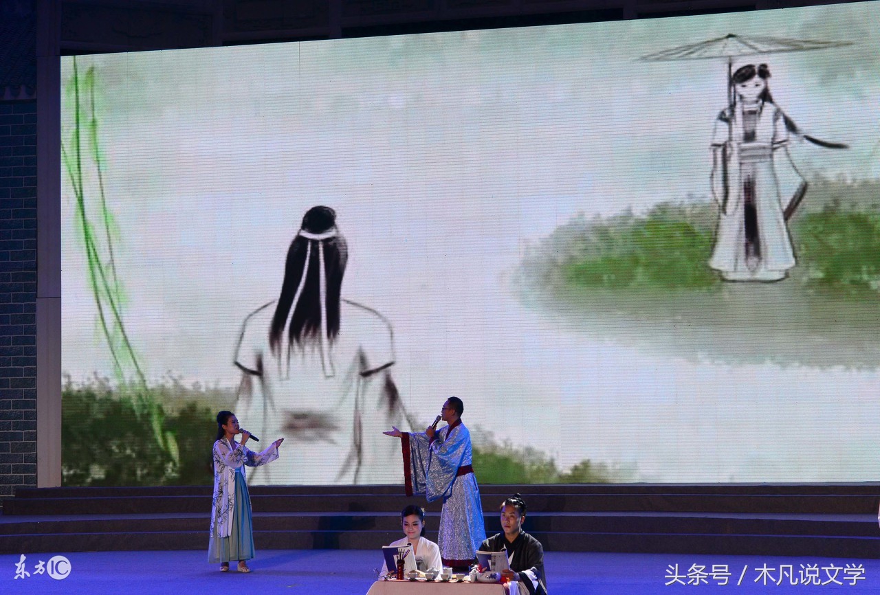岂曰无衣，与子同袍