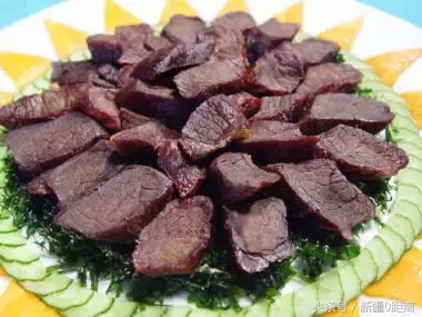 如何炖煮新疆风干牛肉(新疆风味牛肉，炖煮绝妙技法)