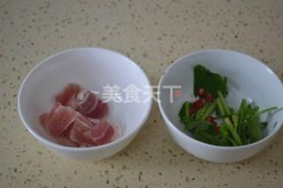 铁锅炖鱼的正宗做法(传统秘技，铁锅炖鱼鲜香入味)