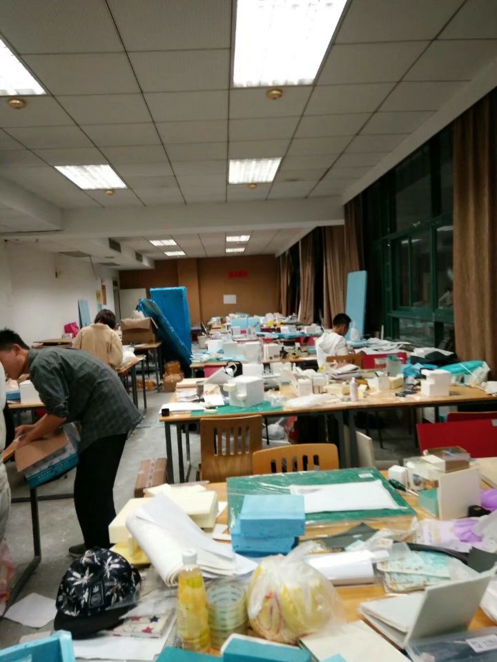 高校23:30熄灯制度卷土重来！黑暗中的大学生会乖乖睡觉吗？