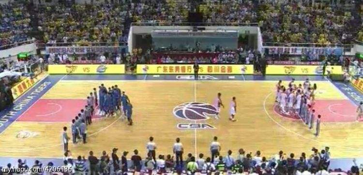 cba为什么不用打蜡地板(NBA和CBA电视观感差距大？除对抗程度外，主要归咎于这三点)