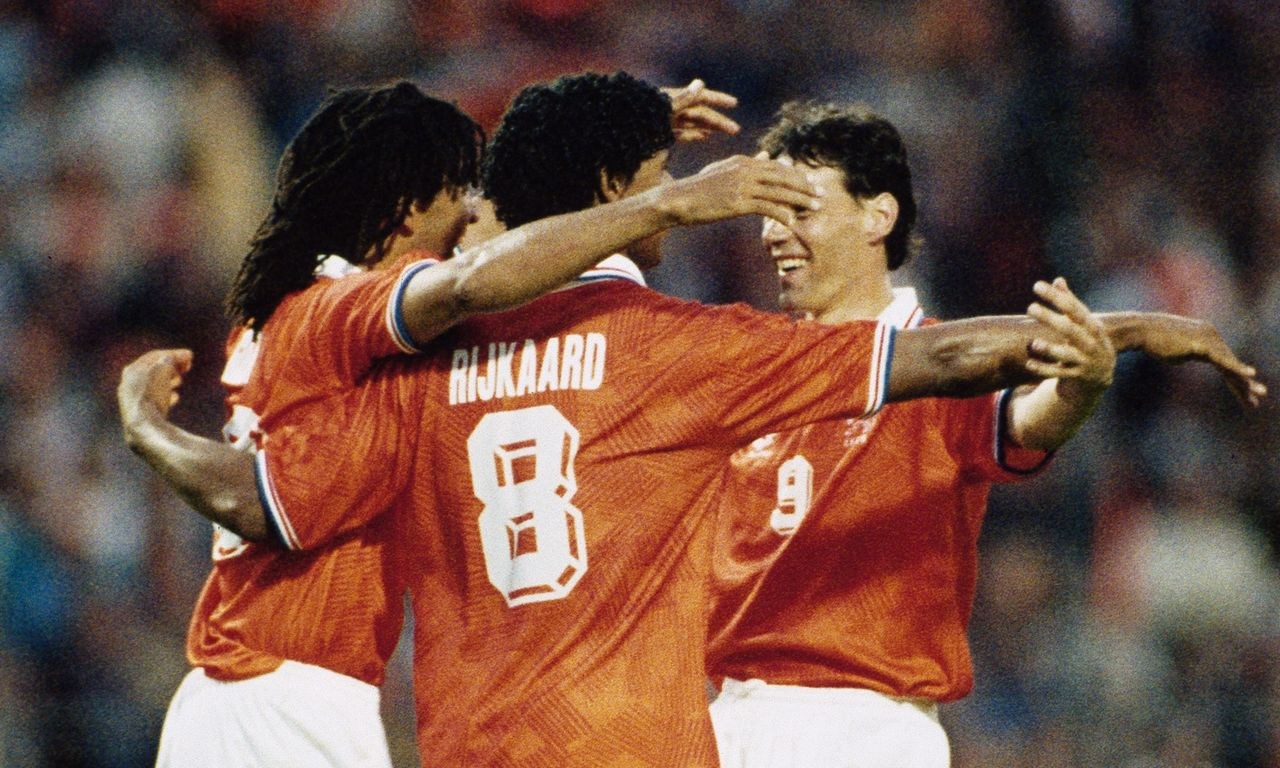 荷兰三剑客荷兰队小组赛中三战三平勉强出线,八分之一复赛中他们输给