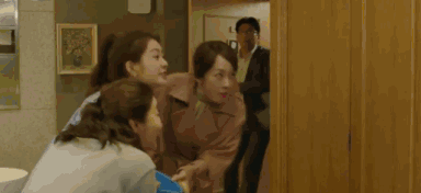 看了《付岩洞的复仇者们》这九分钟的韩国电视剧，你就会被这三个“老女人”征服。