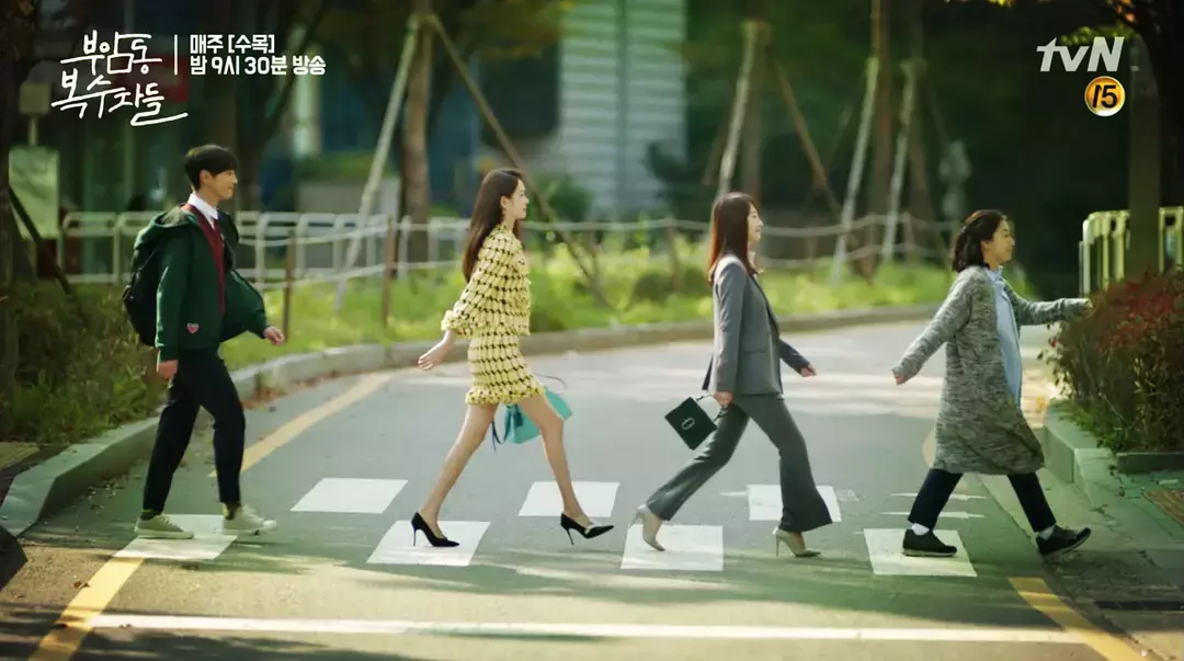 看了《付岩洞的复仇者们》这九分钟的韩国电视剧，你就会被这三个“老女人”征服。