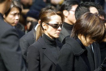 原来,这已是近藤真彦连续两年秘密来港祭拜阿梅,每次他都避开忌日那天