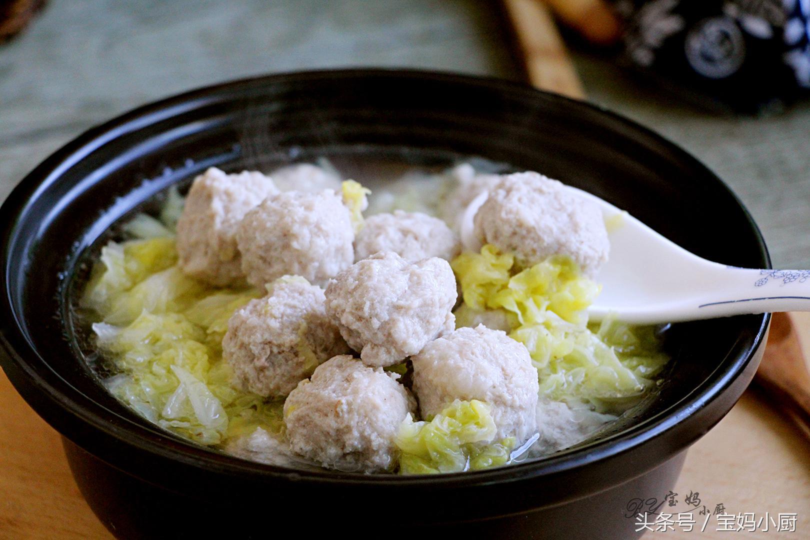 白菜肉丸一顿得一锅(肉丸烩白菜)