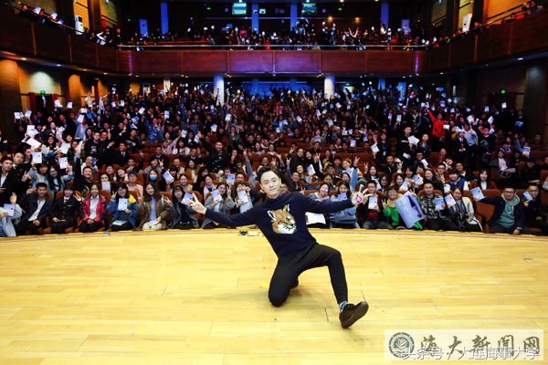 大连海事大学举办刘同全国读者击掌签名会