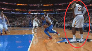 nba为什么双手叉腰(解密：多图回顾詹姆斯叉腰动作，不是态度问题而是另有原因？)