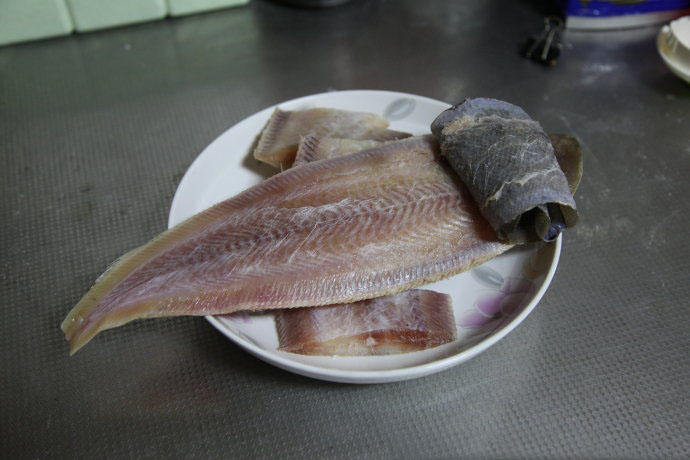 海下人不愿吃它，沿海地區人們習慣叫它“舌頭魚”