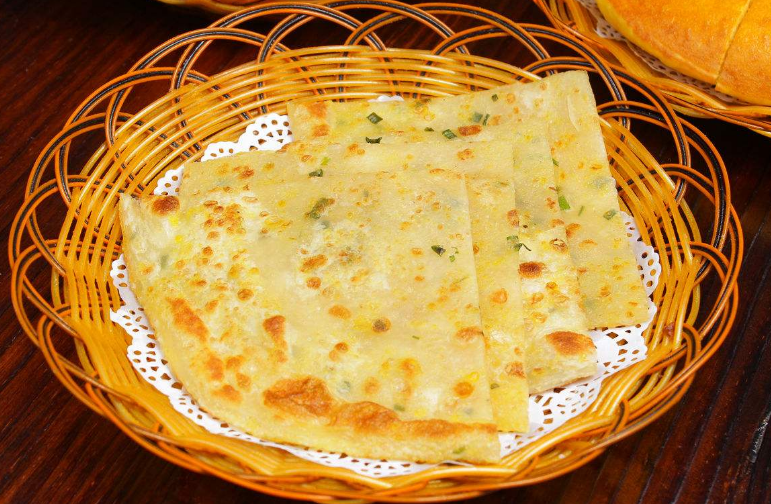 用羊肉做油饼 更香更好吃 改变之后 销量翻了一倍