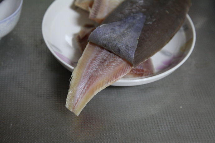 海下人不愿吃它，沿海地區人們習慣叫它“舌頭魚”