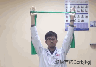 “抖肩舞”“职场卸膊操”能治肩颈痛？医生说不如练这7个小动作