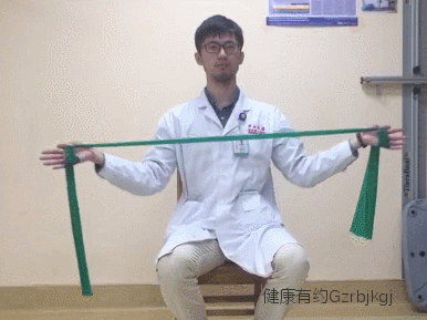 “抖肩舞”“职场卸膊操”能治肩颈痛？医生说不如练这7个小动作