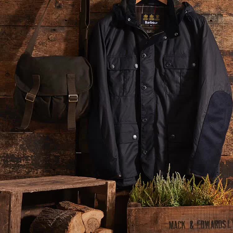 这年头型男手上都有一件「Barbour」