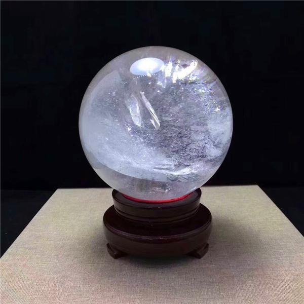 纯天然白水晶球观赏