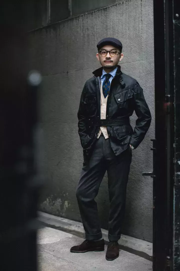 这年头型男手上都有一件「Barbour」