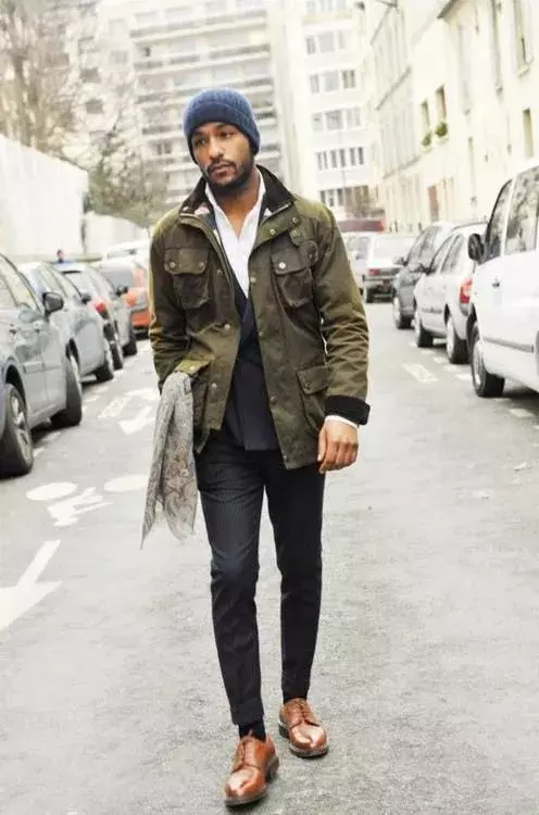 这年头型男手上都有一件「Barbour」