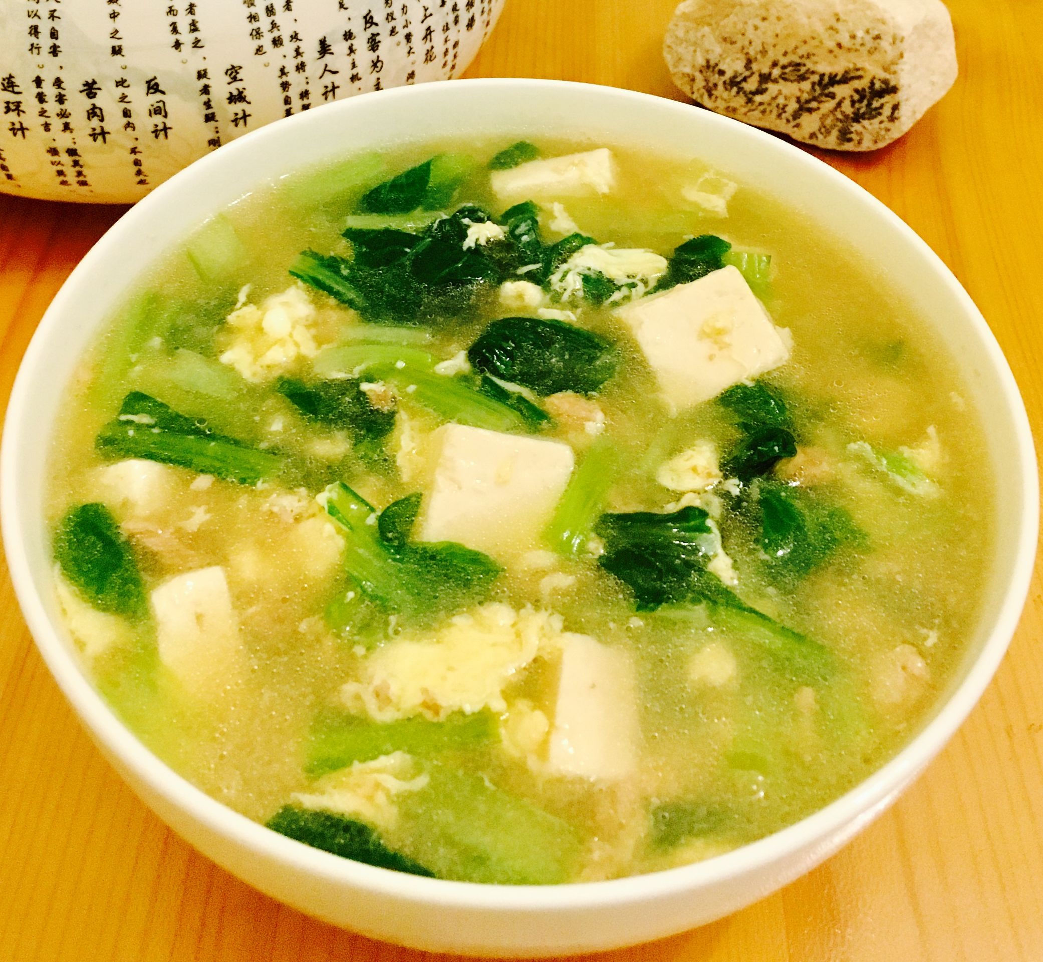 豆腐蔬菜汤的做法(鲜香味美，家常豆腐蔬菜汤秘制分享)