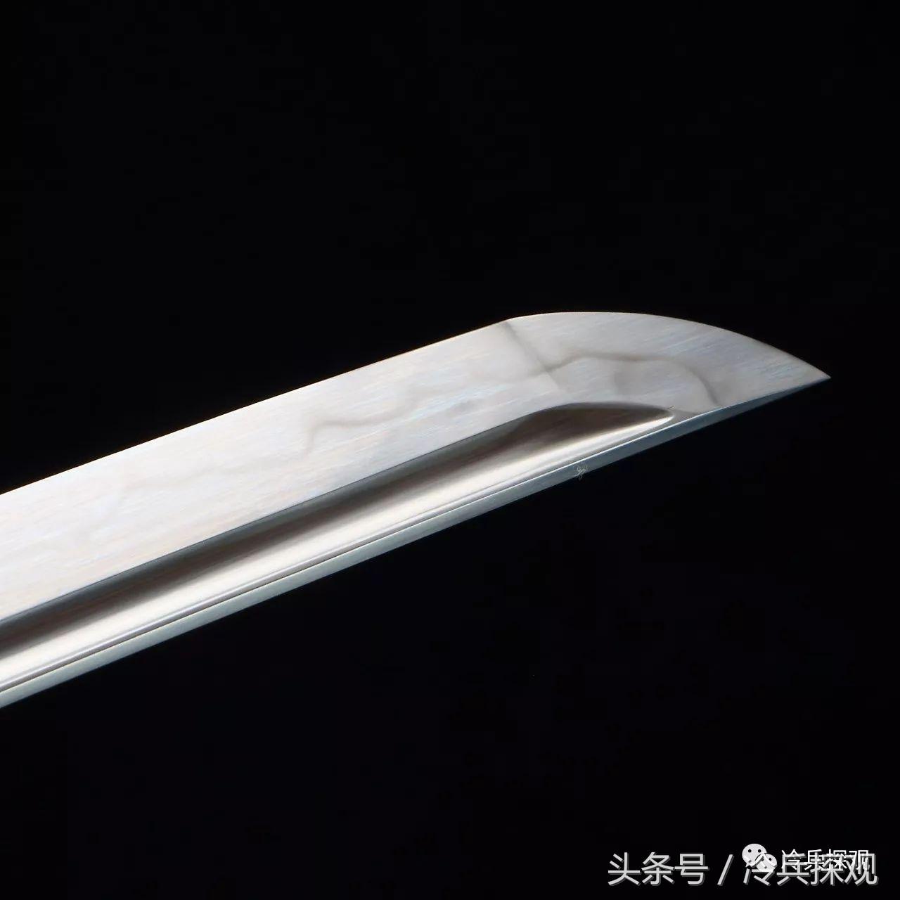 先看刀刃再看镡?