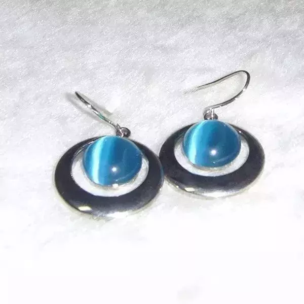 老俩口旅游景点花2.2万元买了对“猫眼”戒指，复检只值500元！