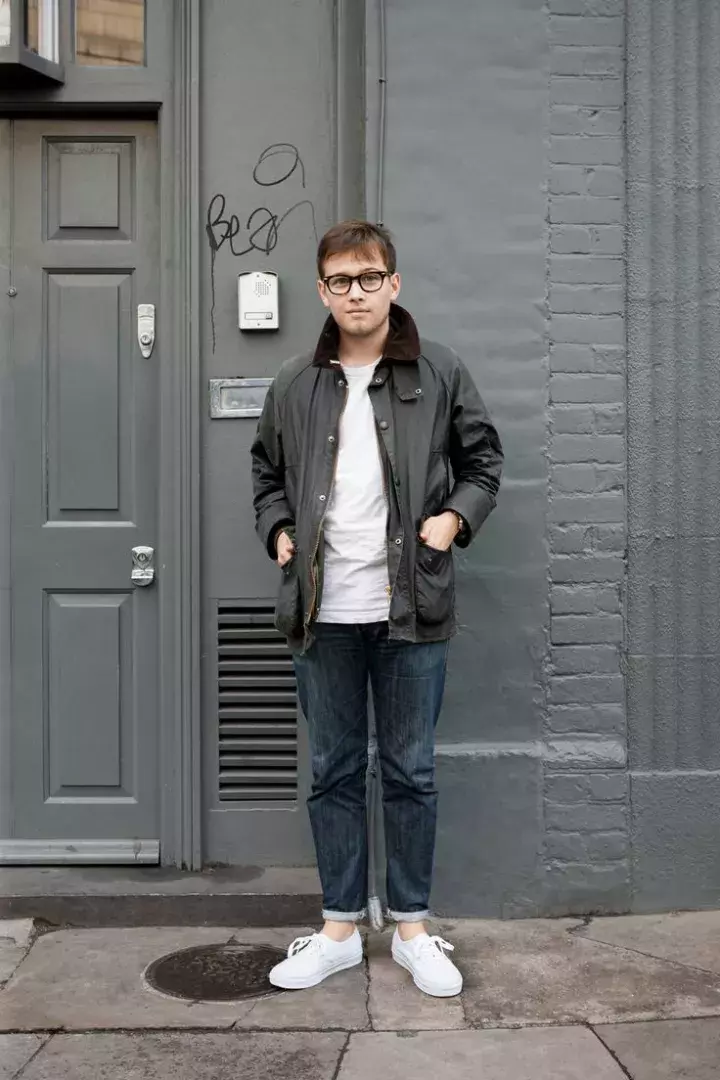 这年头型男手上都有一件「Barbour」