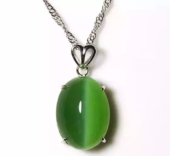 老俩口旅游景点花2.2万元买了对“猫眼”戒指，复检只值500元！