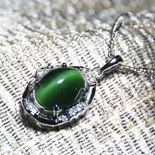 老俩口旅游景点花2.2万元买了对“猫眼”戒指，复检只值500元！