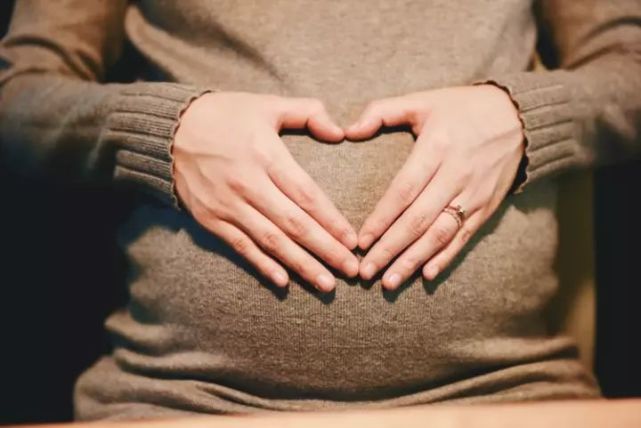 女子花10万做试管婴儿，怀上双胞胎宝宝却查出肺结核
