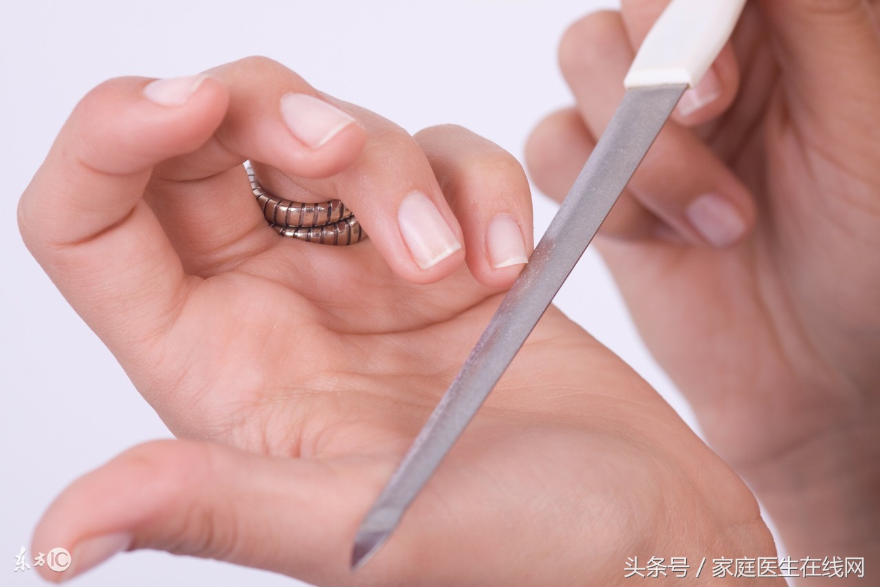 指甲凹凸不平有救了！简单方法让你拥有光滑美甲