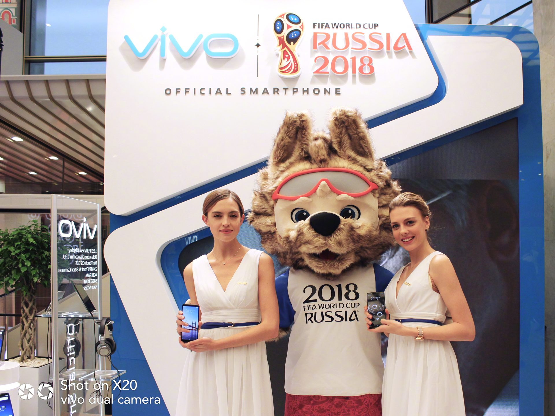 国足\x20巴西(vivo X20 FIFA特别版手机亮相，18年俄罗斯世界杯看点十足)