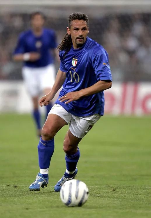 意大利足球是神奇的,就像它的代表罗伯特巴乔一样,似乎总是带着一种