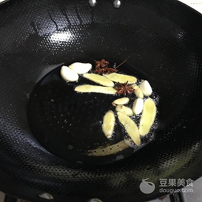 栗子黄焖鸡,栗子黄焖鸡做法