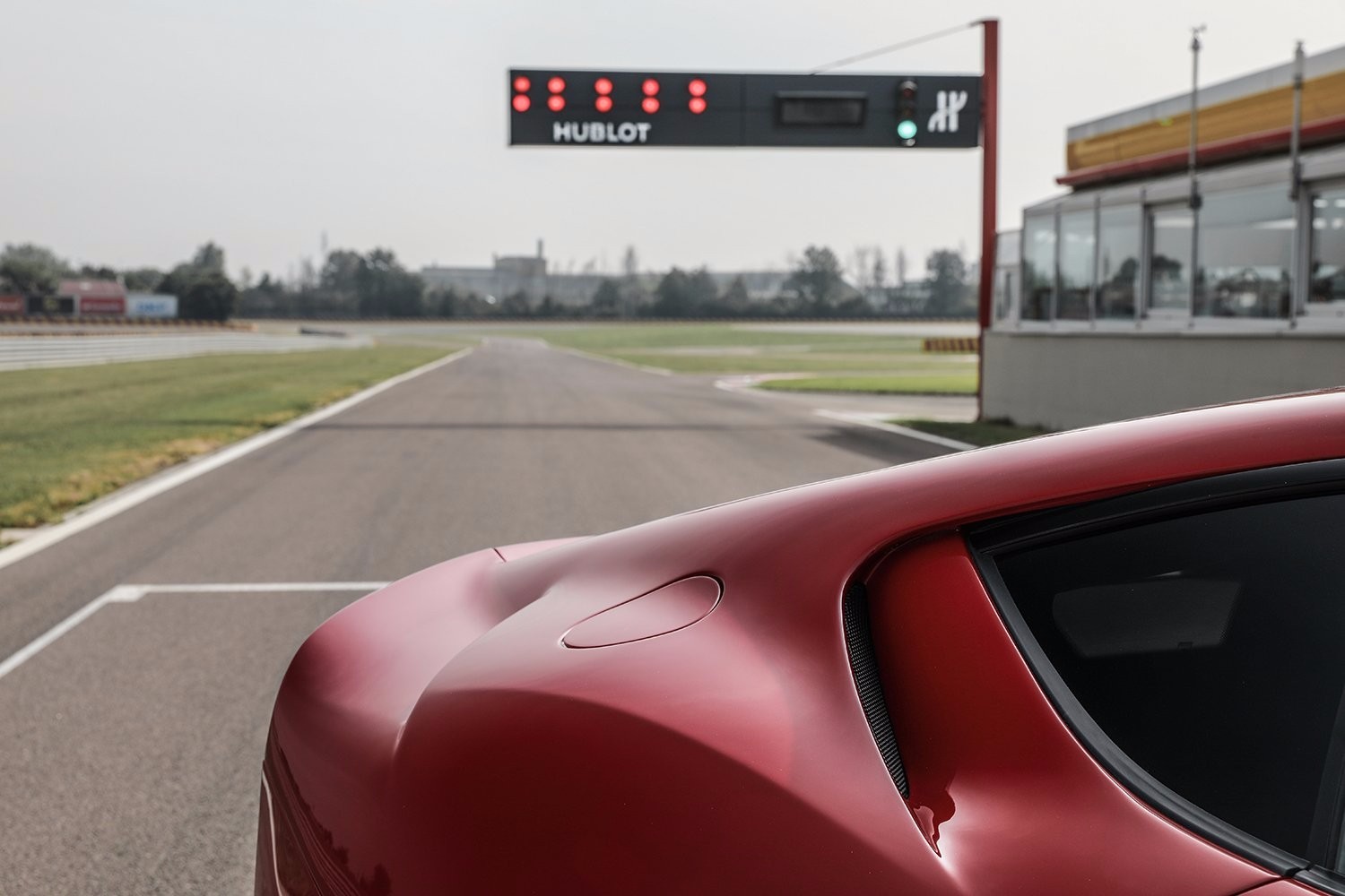 大劲撩车：2.9S破百法拉利812Superfast
