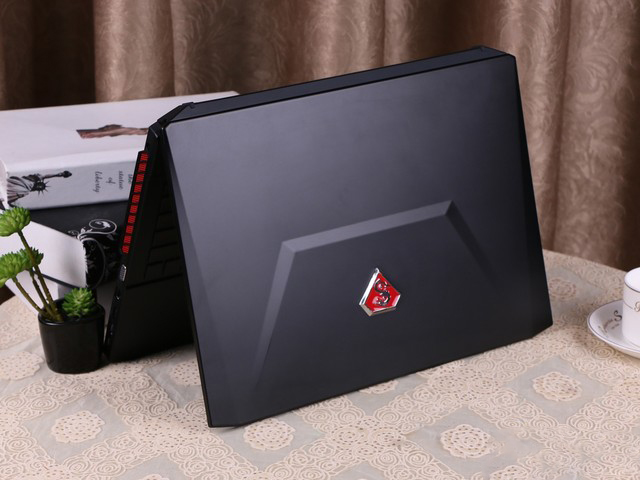 炫龙这个品牌,名气相对于外星人,联想,戴尔,神舟并不大.