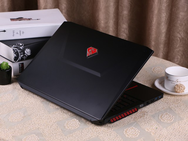 炫龙这个品牌,名气相对于外星人,联想,戴尔,神舟并不大.