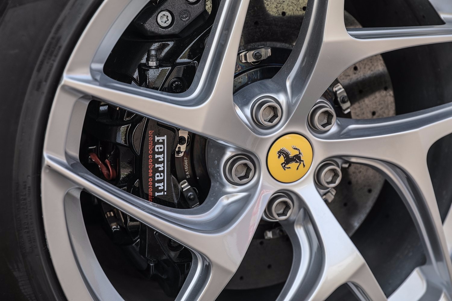 大劲撩车：2.9S破百法拉利812Superfast