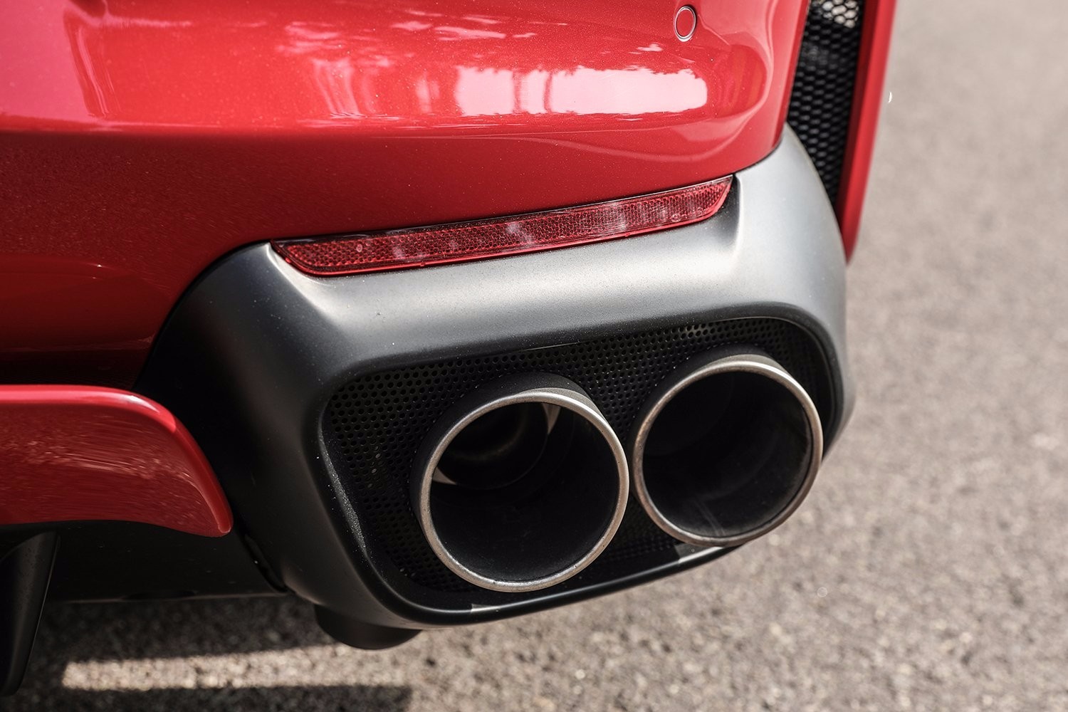 大劲撩车：2.9S破百法拉利812Superfast