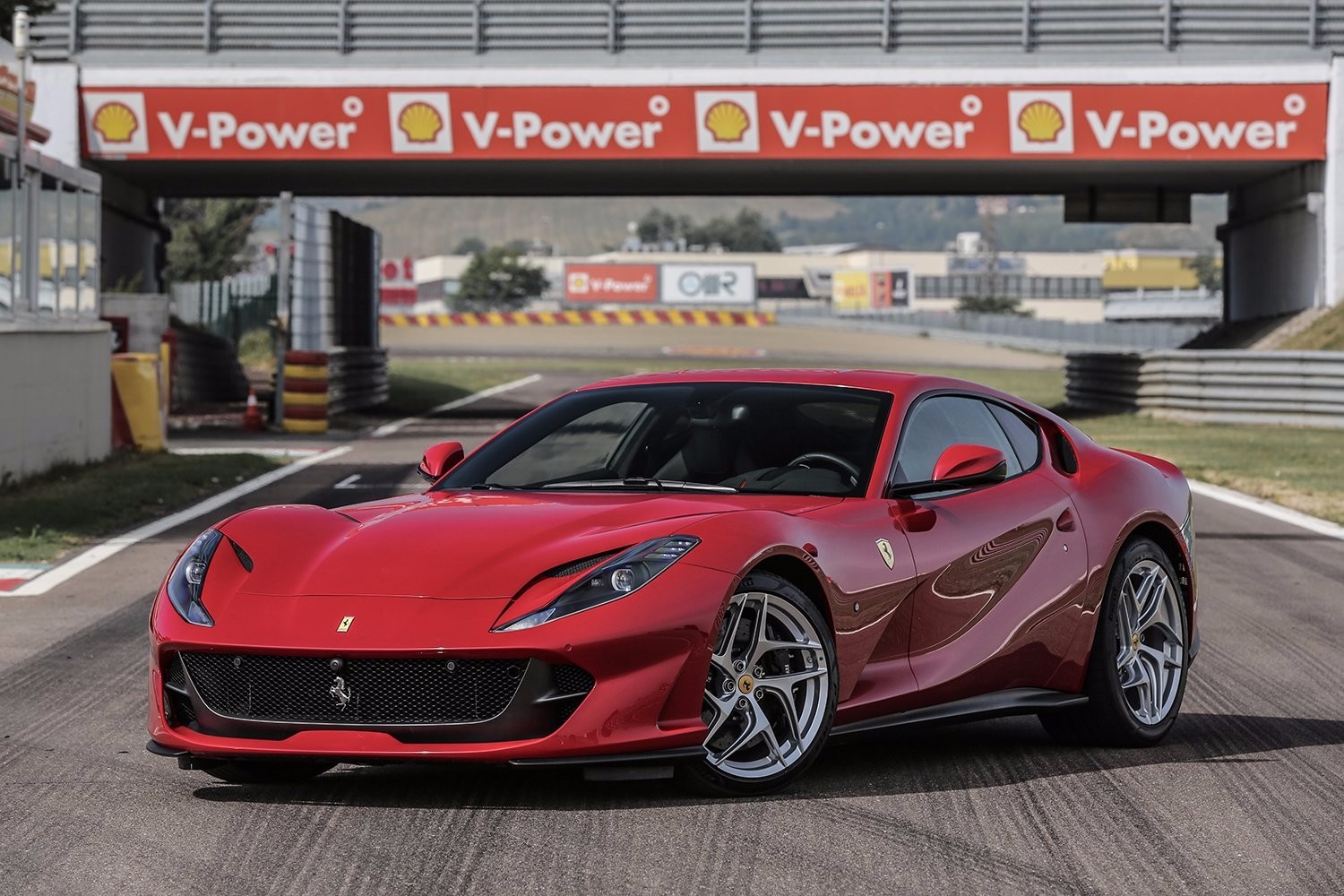 大劲撩车：2.9S破百法拉利812Superfast