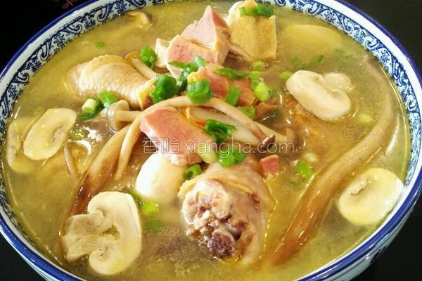 金华火腿菌菇炖鸡汤