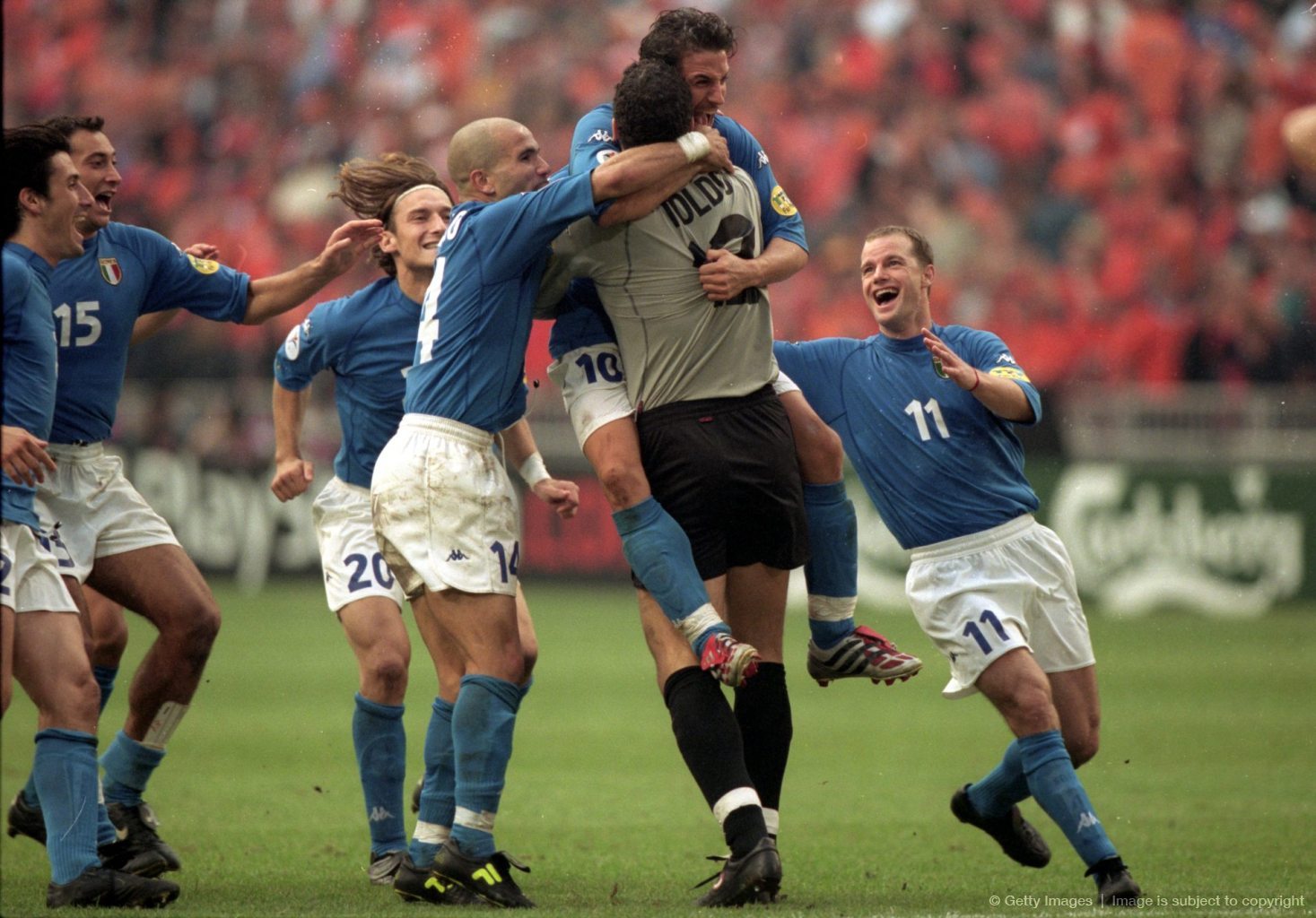 意大利门神托尔多5拒点球(46岁的他已退役7年 但欧洲杯半决赛5拒荷兰点球的神迹依然被传诵)