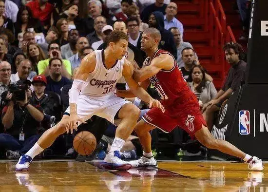 为什么nba运动员小腿很细(NBA球星爆发力那么强，为何他们的小腿却细如针？两因素说明问题)