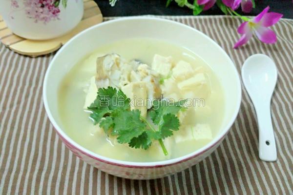 清炖豆腐汤怎么做好吃又简单(醇香简易，清炖豆腐汤烹饪诀窍)