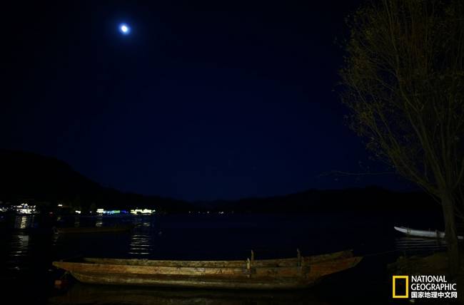 泸沽湖畔，桃源世外，探访罕为人知的“走婚”故事！