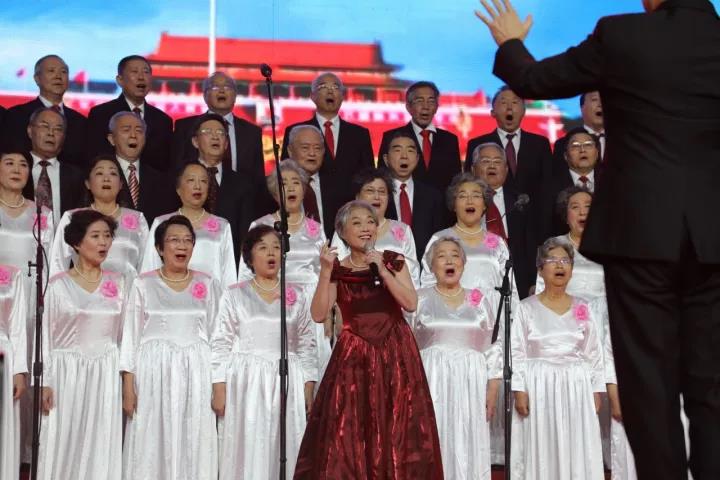 这支平均年龄74岁的清华校友合唱团回家，感动了多少清华人