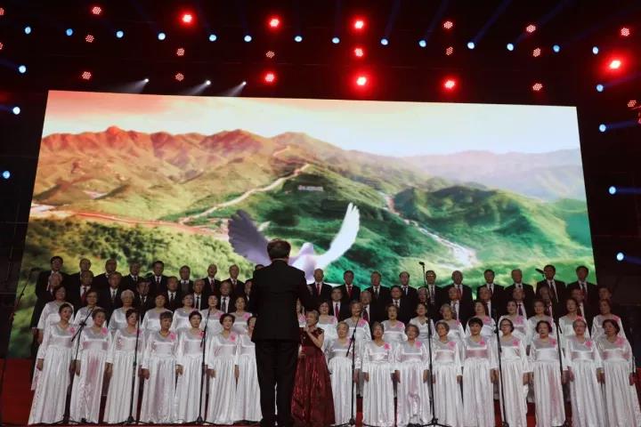 这支平均年龄74岁的清华校友合唱团回家，感动了多少清华人