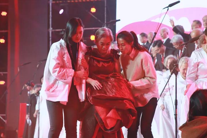 这支平均年龄74岁的清华校友合唱团回家，感动了多少清华人